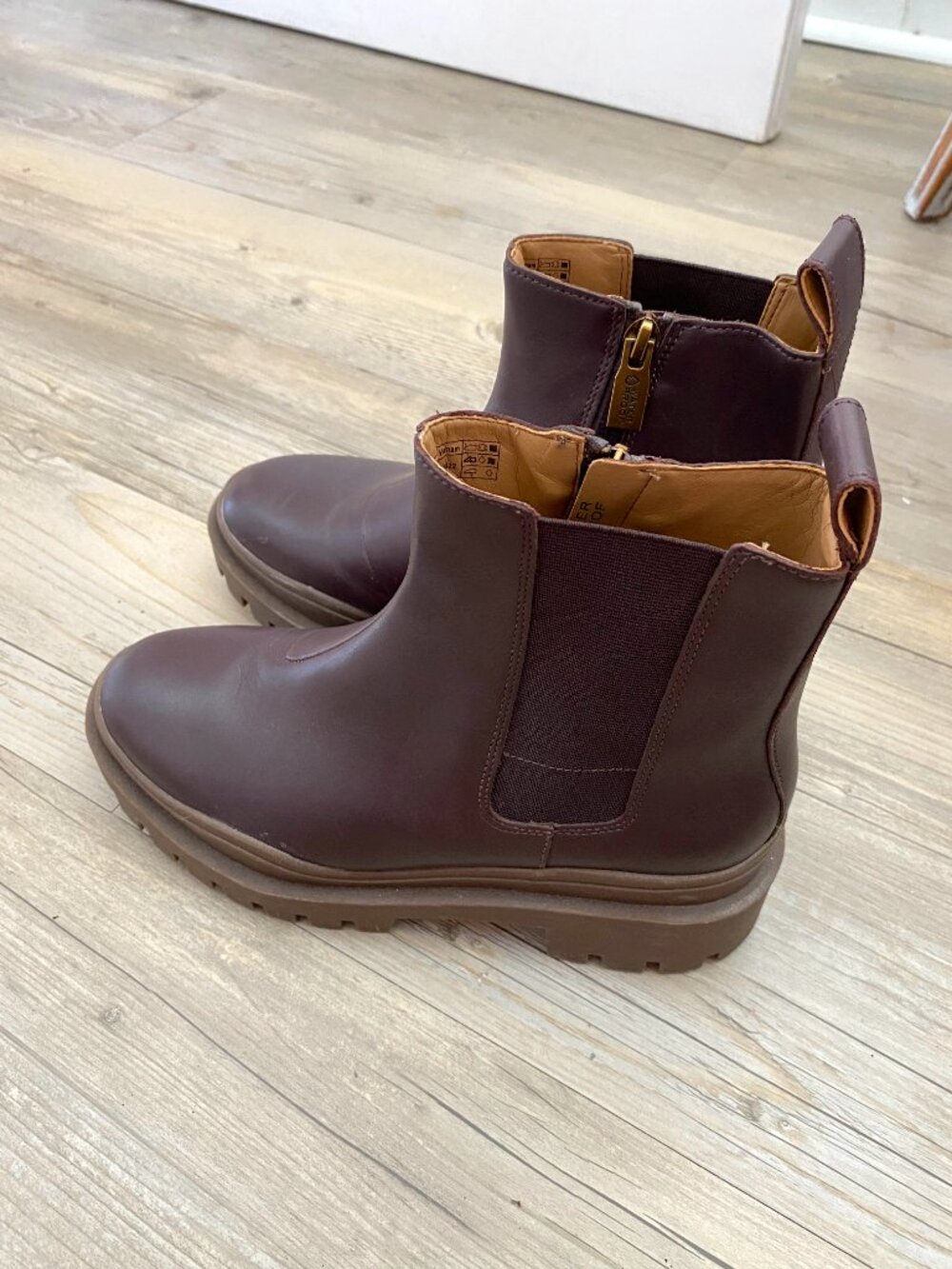 Vionic Karsen Brown Waterproof Boots Size 7